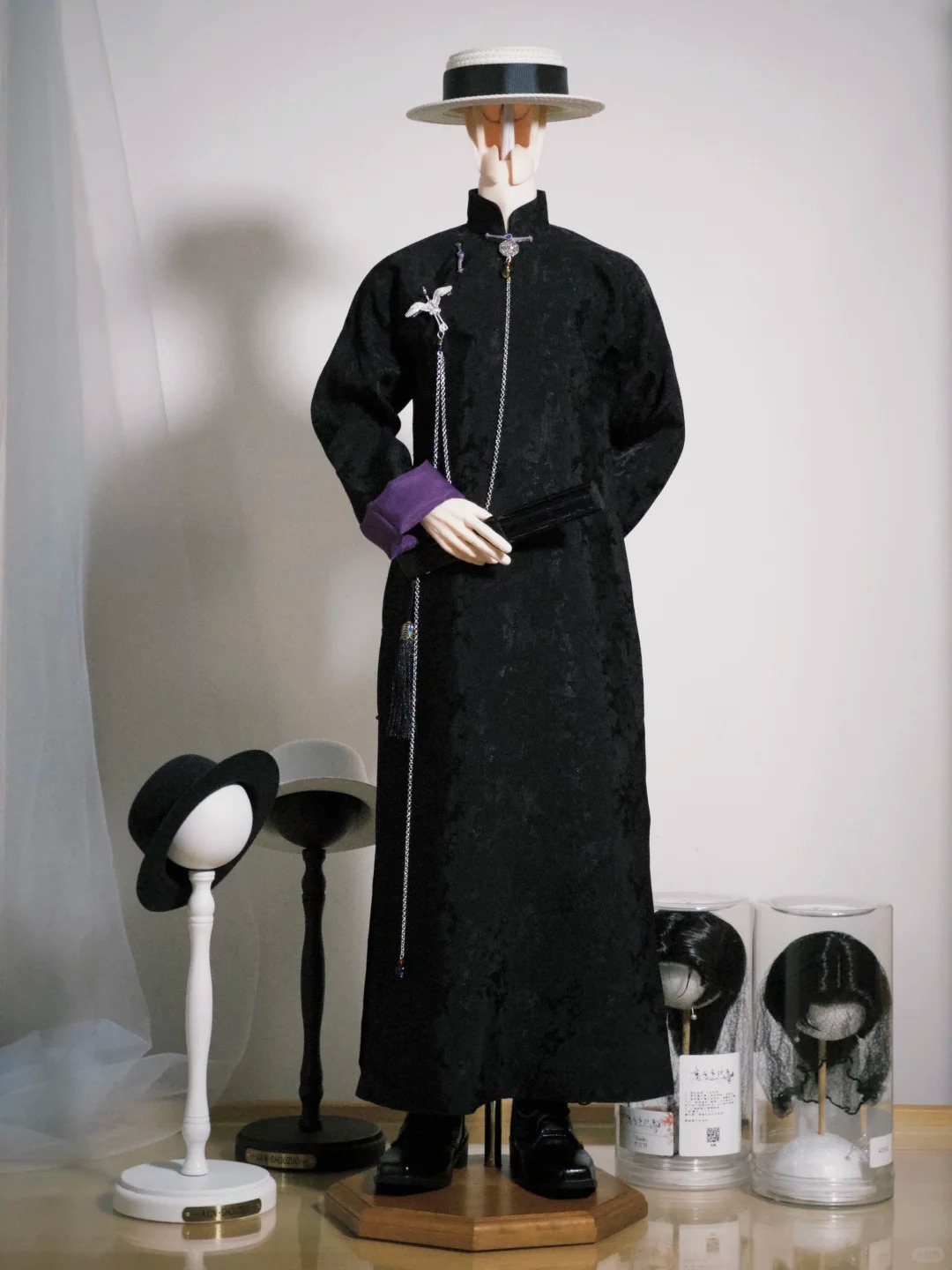 Hats, Watches and Walking Sticks Became Status Symbols