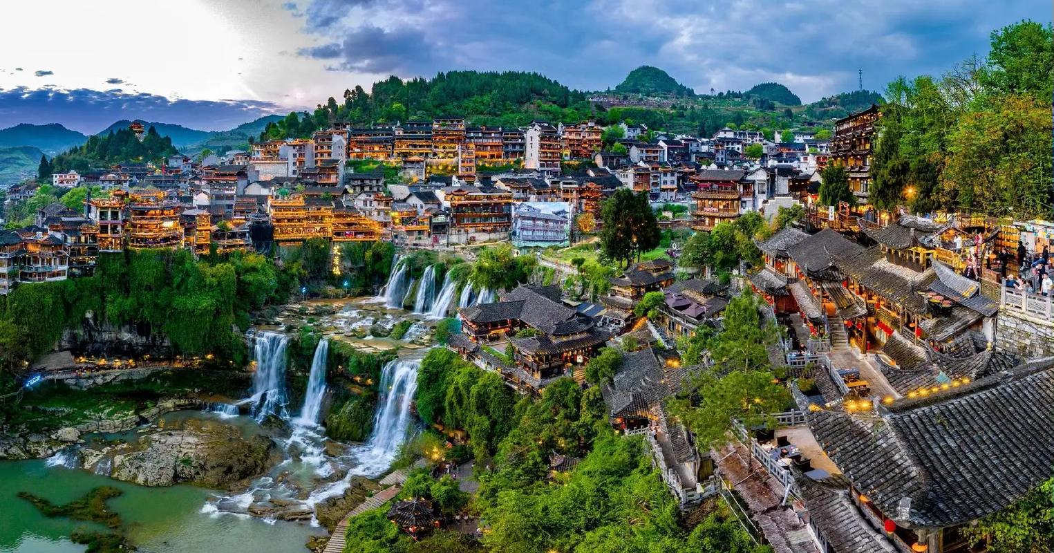Furong Town in Hunan:Ancient Stilt Houses, A Thundering Waterfall, And China's Most Magical Night View