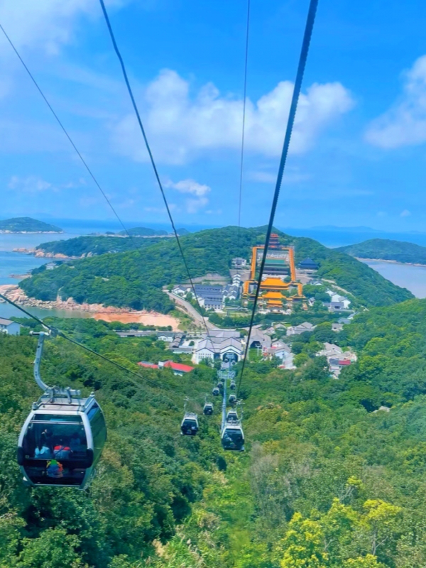 Crystal Cabin Cable Car Ride Over Lantau