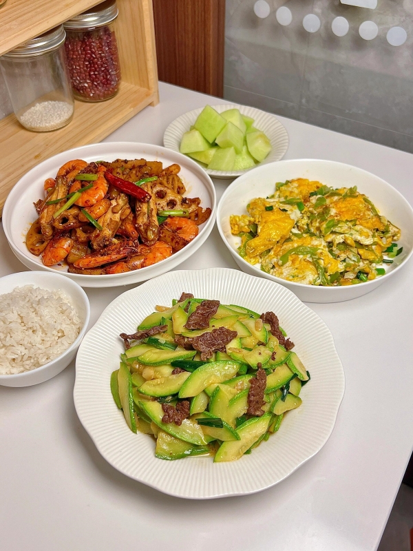 Authentic Chinese Solo Meal，Quality of Living in China