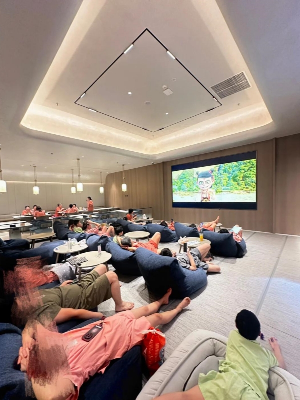 Main Lounge Hall