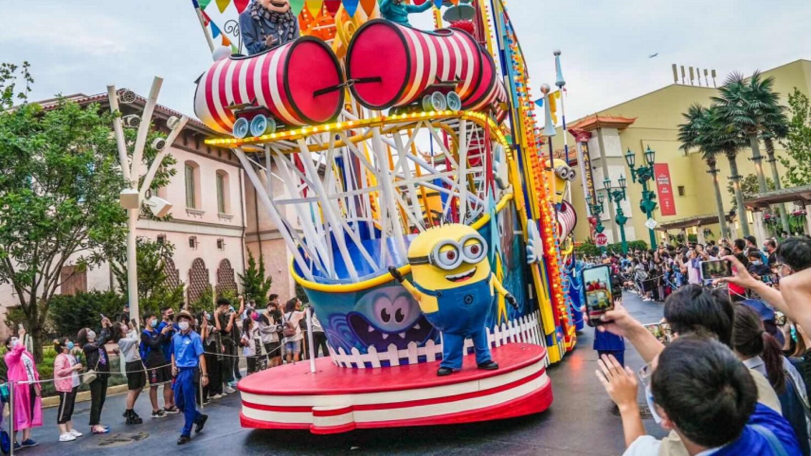 Wandering Through The Vibrant Universal Parade, Tourist Spots in Beijing