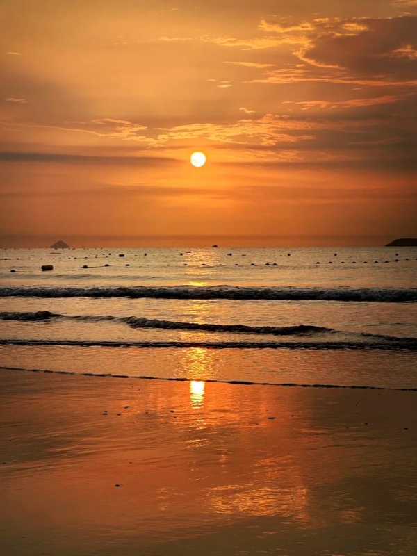 Sunrise at Qianbu Beach