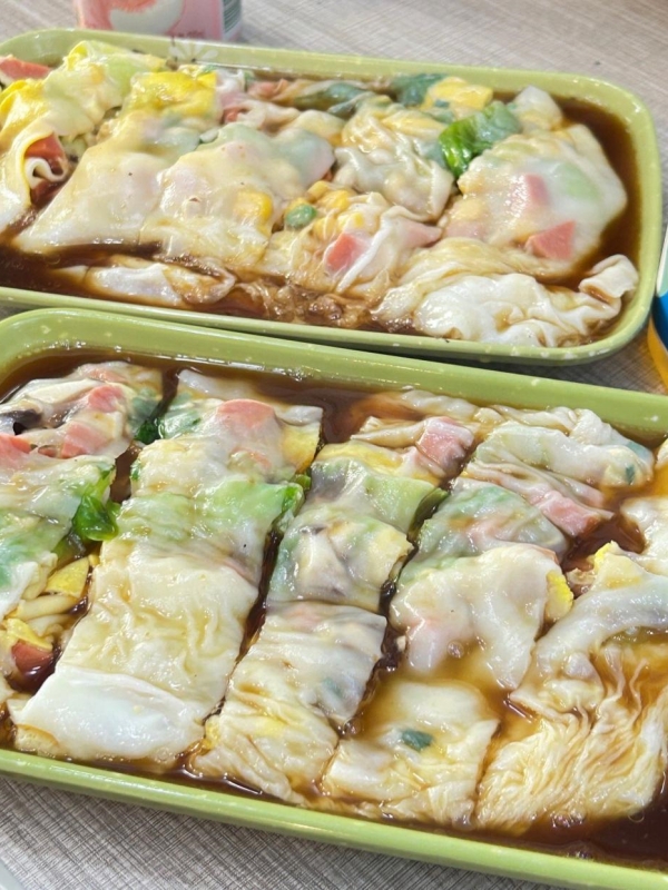 Rice-noodle rolls