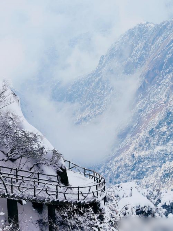 Snow in Huangshan