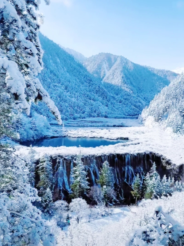 Snow in Jiuzhaigou