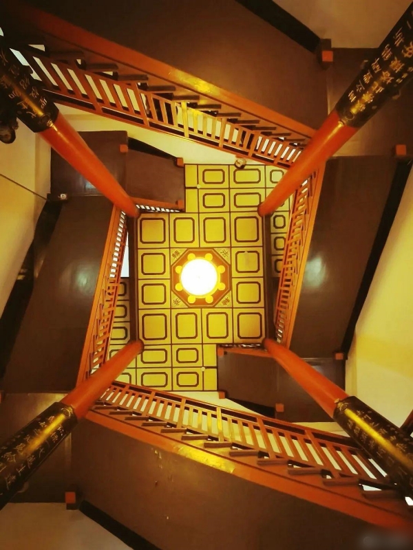 Inside Da Ci'en Temple