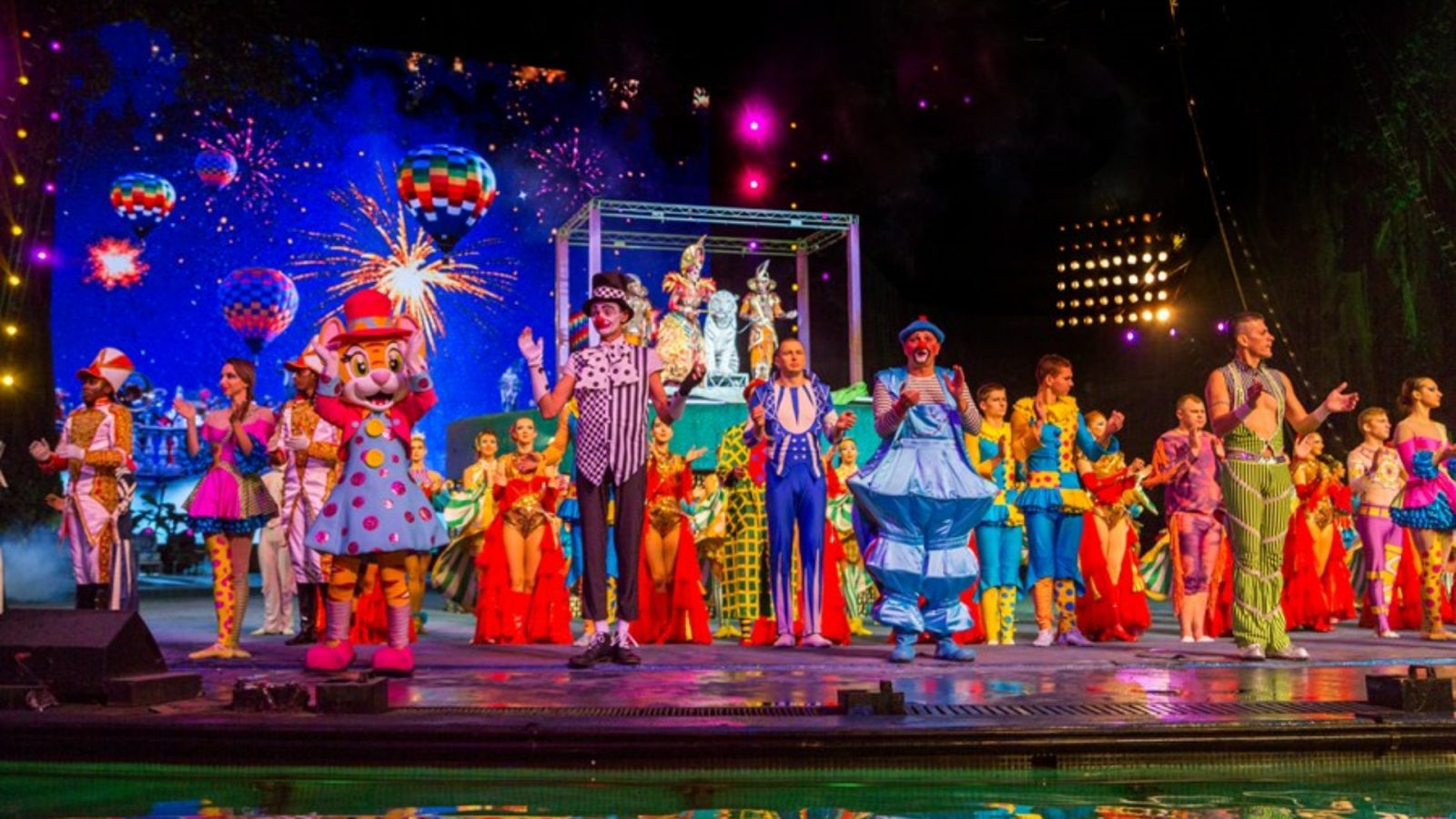 Chimelong International Circus Cast Curtain Call