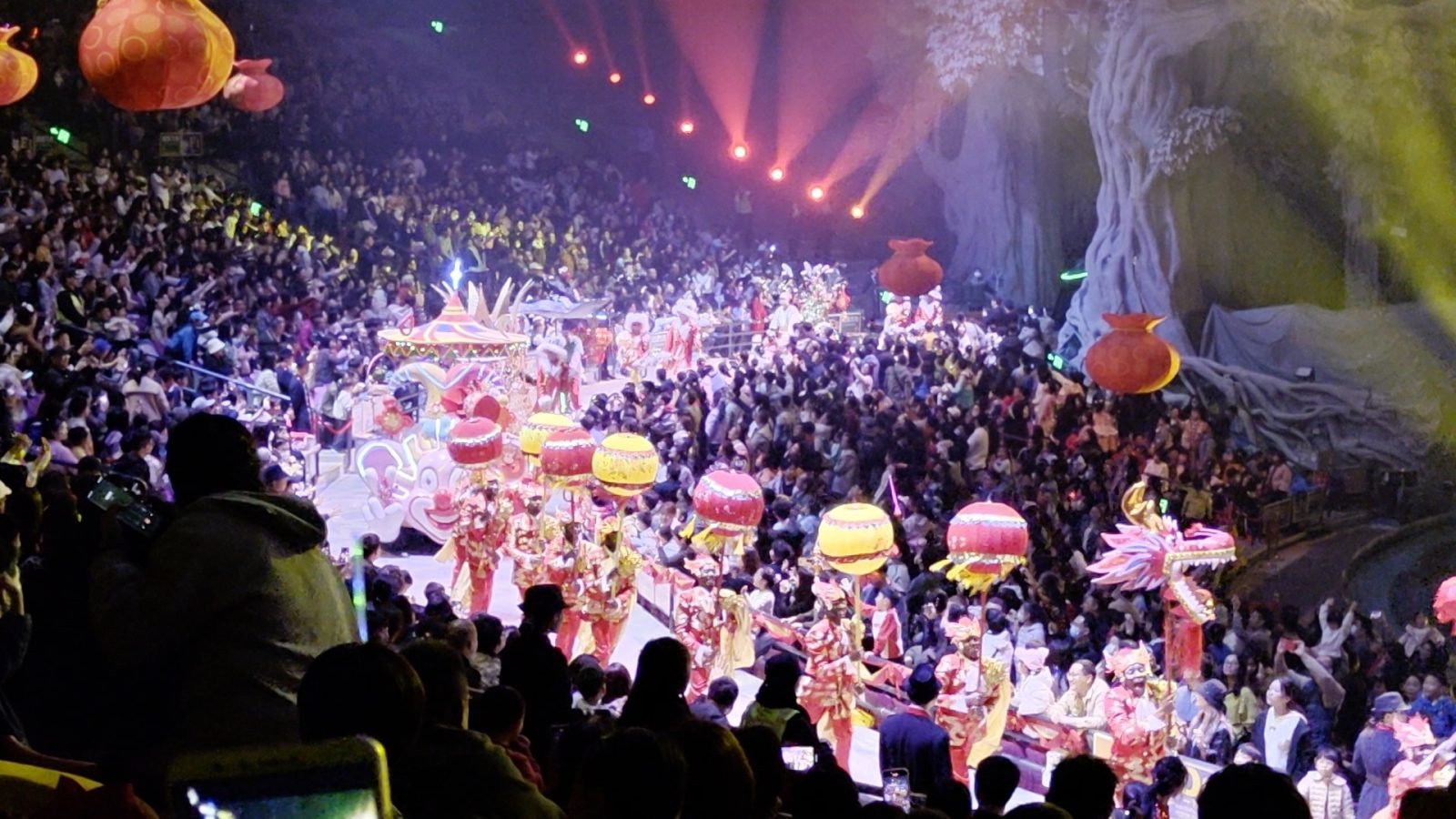 Chimelong International Circus Parade Performance